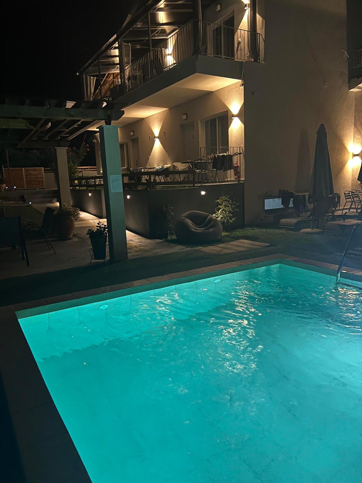 Privileged Villa Néa Péramos Exterior foto