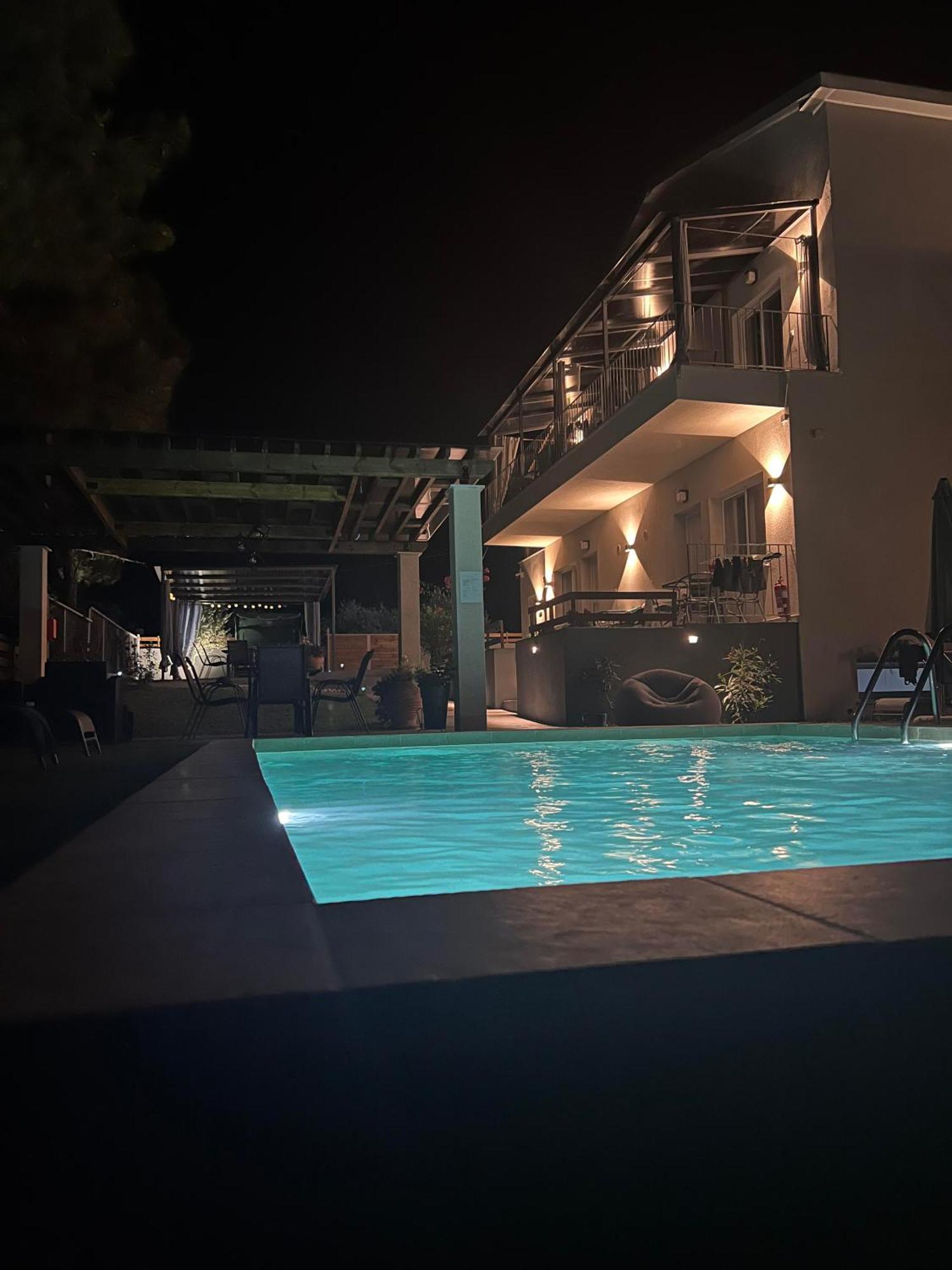 Privileged Villa Néa Péramos Exterior foto